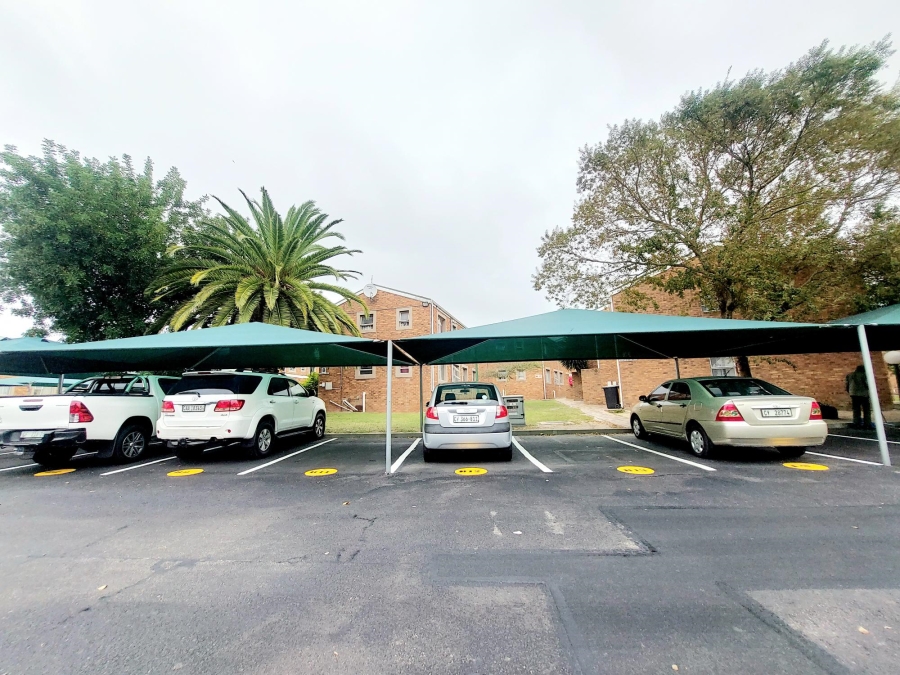 2 Bedroom Property for Sale in Oakglen Western Cape